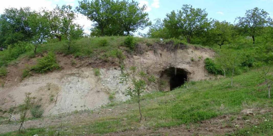 El emeğiyle 3 yılda kazıldı! 50 yıldır bahçeleri suluyor 4